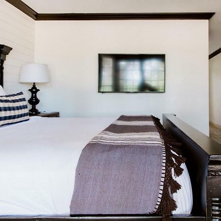 Hillside Boutique Hotel Castroville ภายนอก รูปภาพ