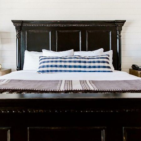 Hillside Boutique Hotel Castroville ภายนอก รูปภาพ