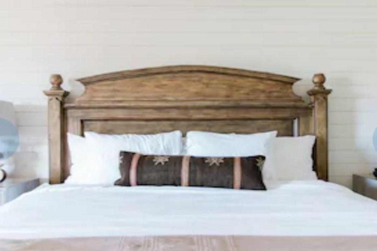 Hillside Boutique Hotel Castroville ภายนอก รูปภาพ