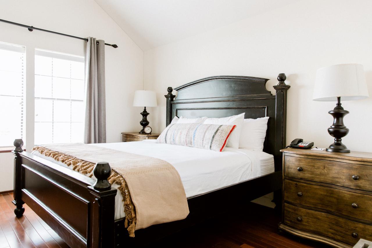 Hillside Boutique Hotel Castroville ภายนอก รูปภาพ