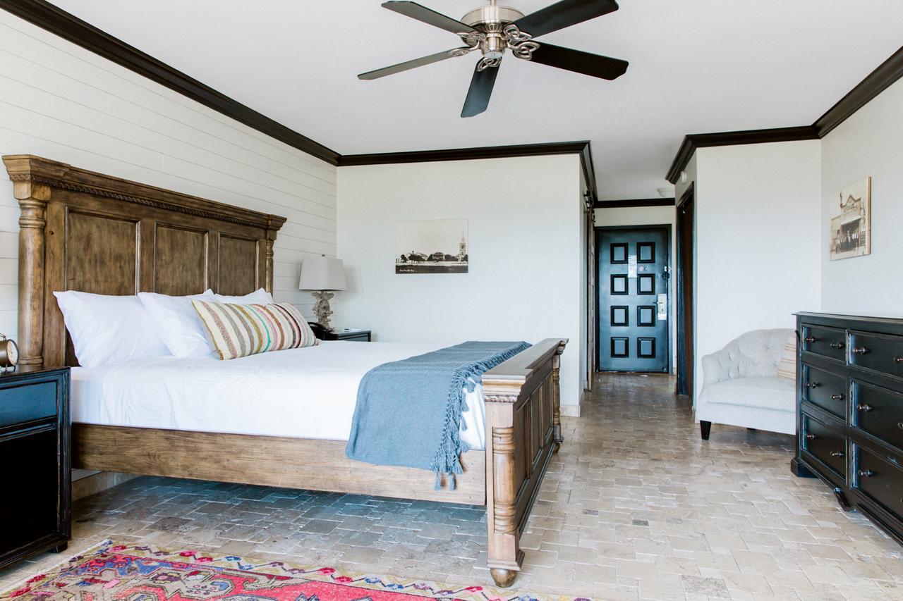 Hillside Boutique Hotel Castroville ภายนอก รูปภาพ