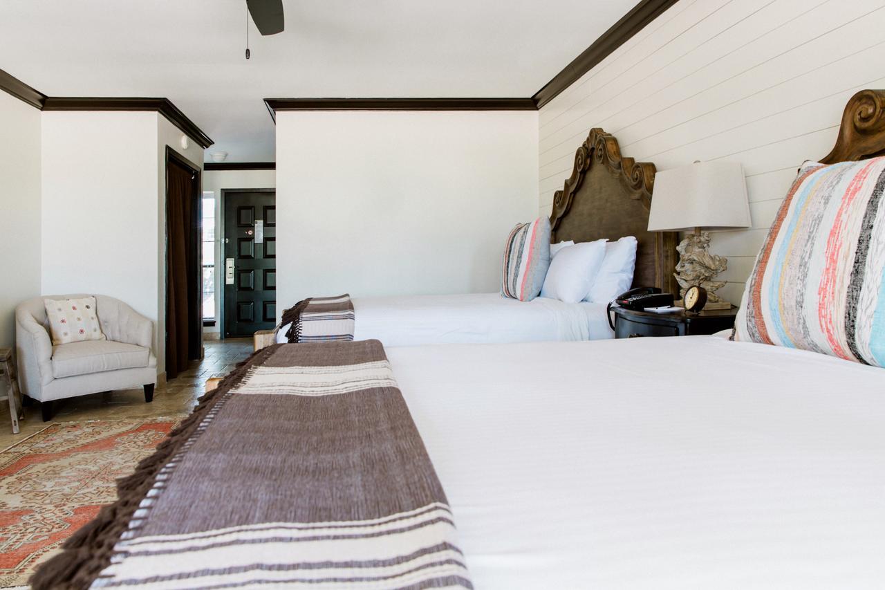 Hillside Boutique Hotel Castroville ภายนอก รูปภาพ