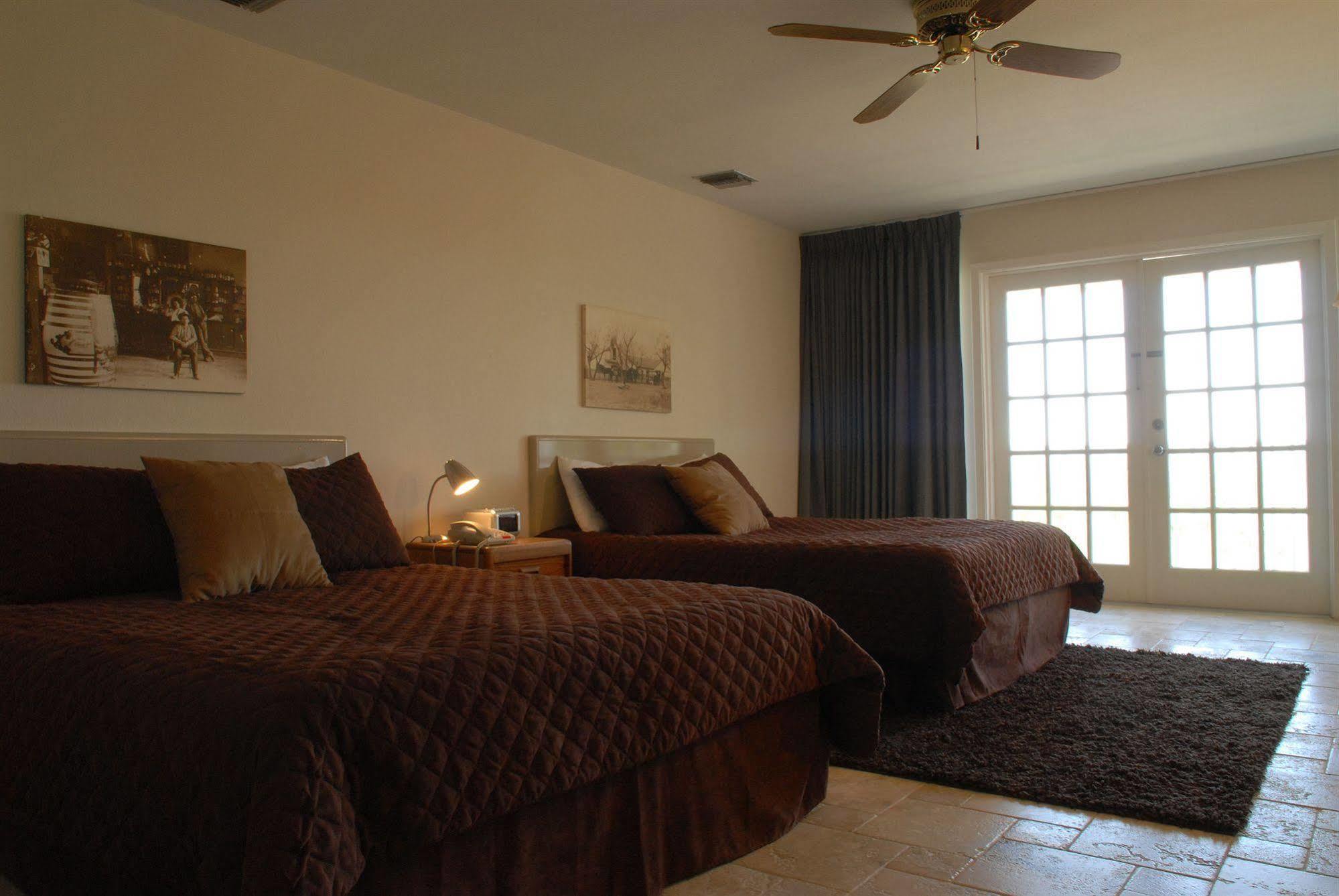 Hillside Boutique Hotel Castroville ภายนอก รูปภาพ