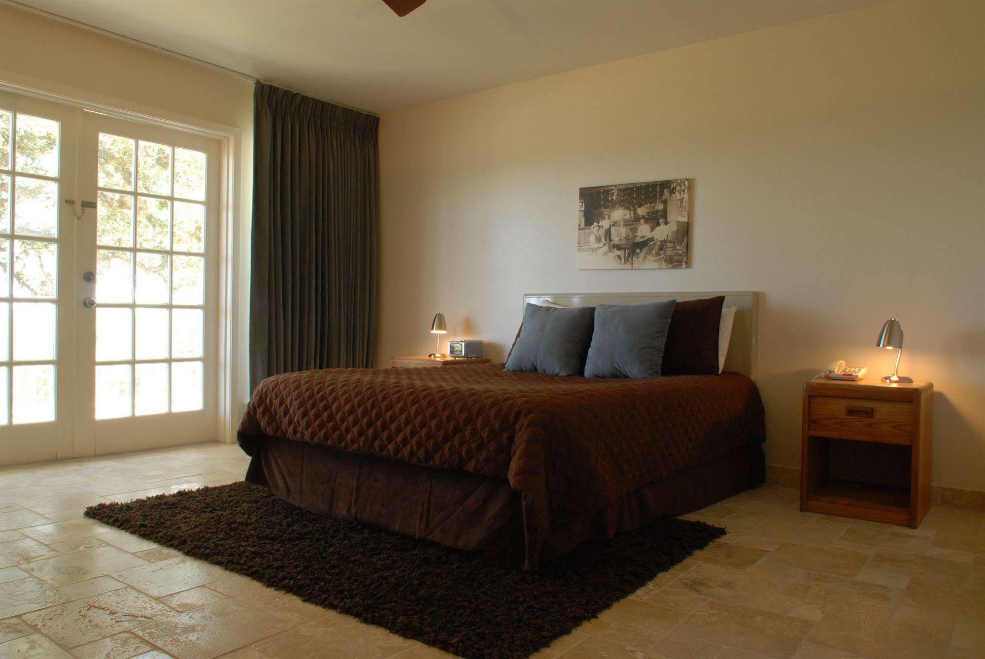 Hillside Boutique Hotel Castroville ภายนอก รูปภาพ