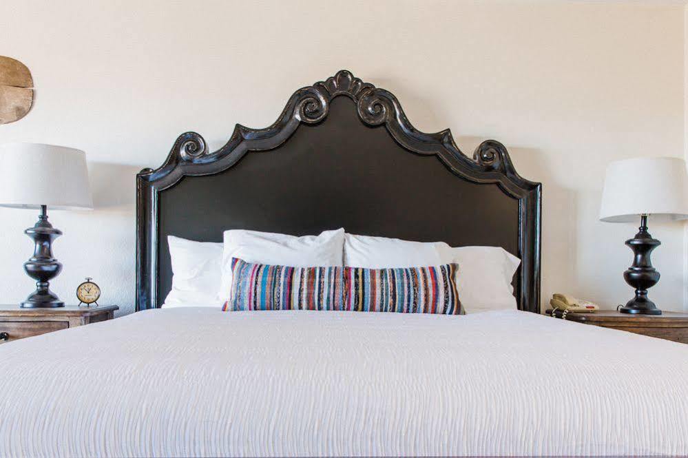 Hillside Boutique Hotel Castroville ภายนอก รูปภาพ