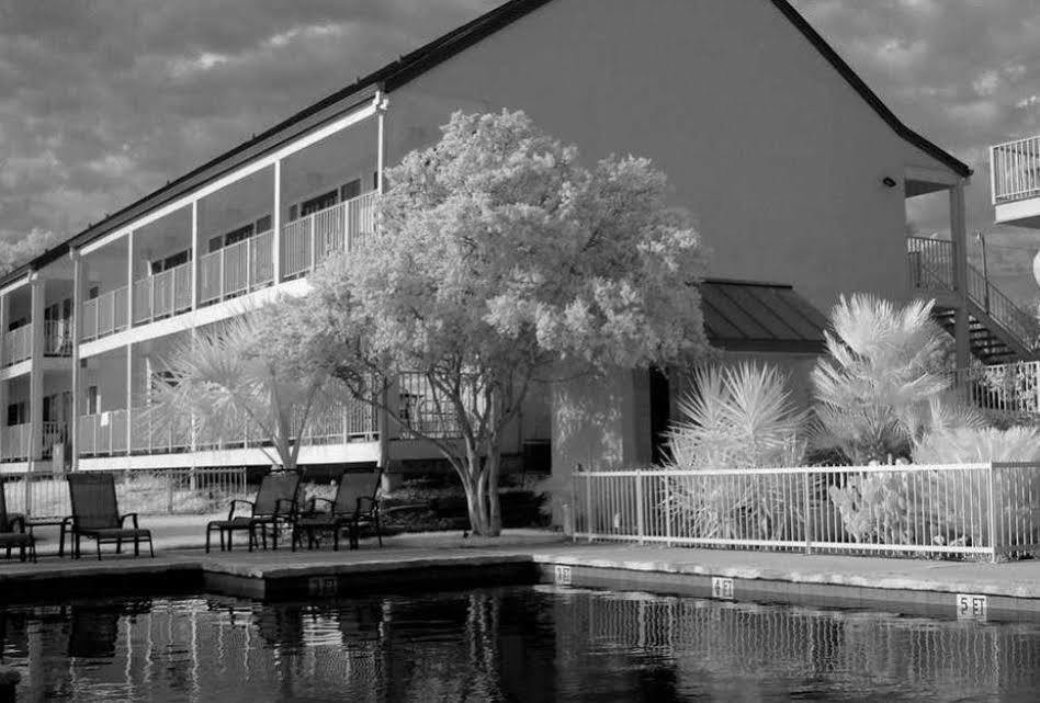Hillside Boutique Hotel Castroville ภายนอก รูปภาพ