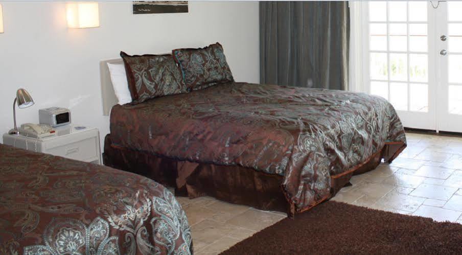 Hillside Boutique Hotel Castroville ภายนอก รูปภาพ