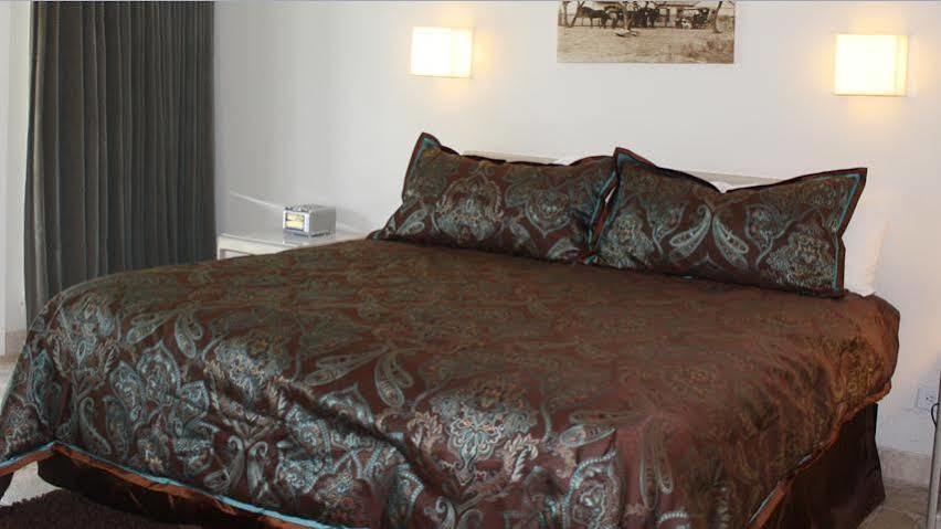Hillside Boutique Hotel Castroville ภายนอก รูปภาพ